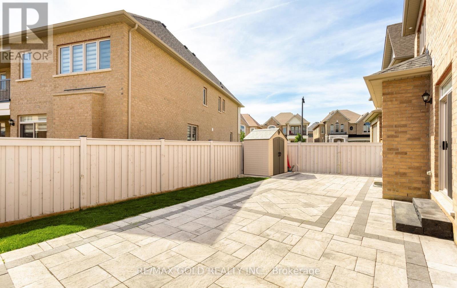 19 FARRINGDON CRESCENT - 47