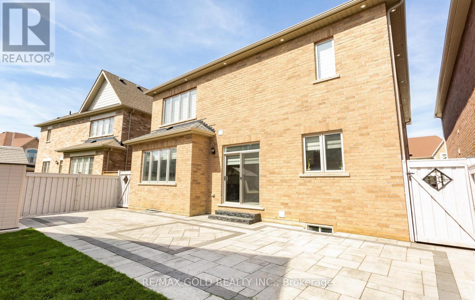 19 FARRINGDON CRESCENT - 49