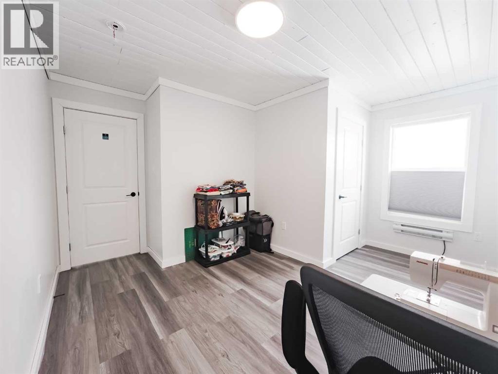 9805 95 Street - 23