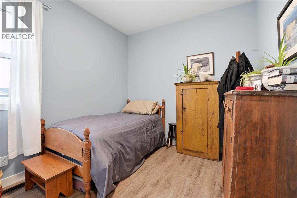 4431 53 Street - 11