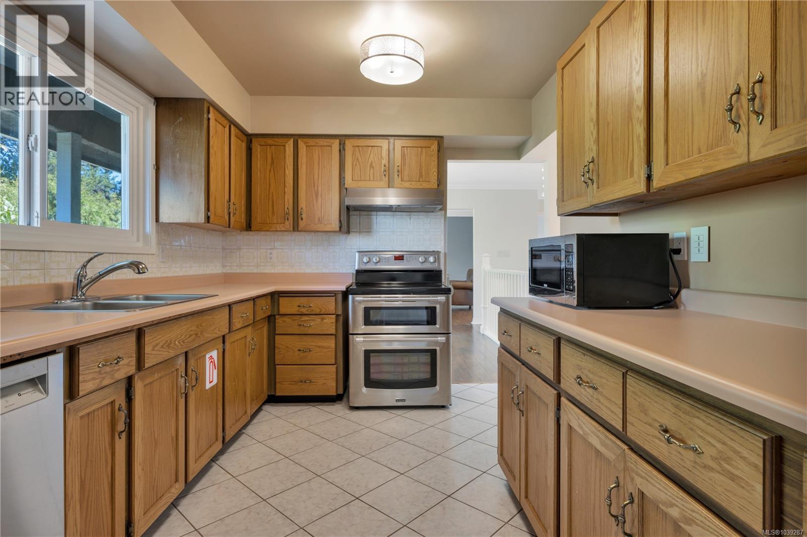 3236 Cedar Hill Rd, Saanich