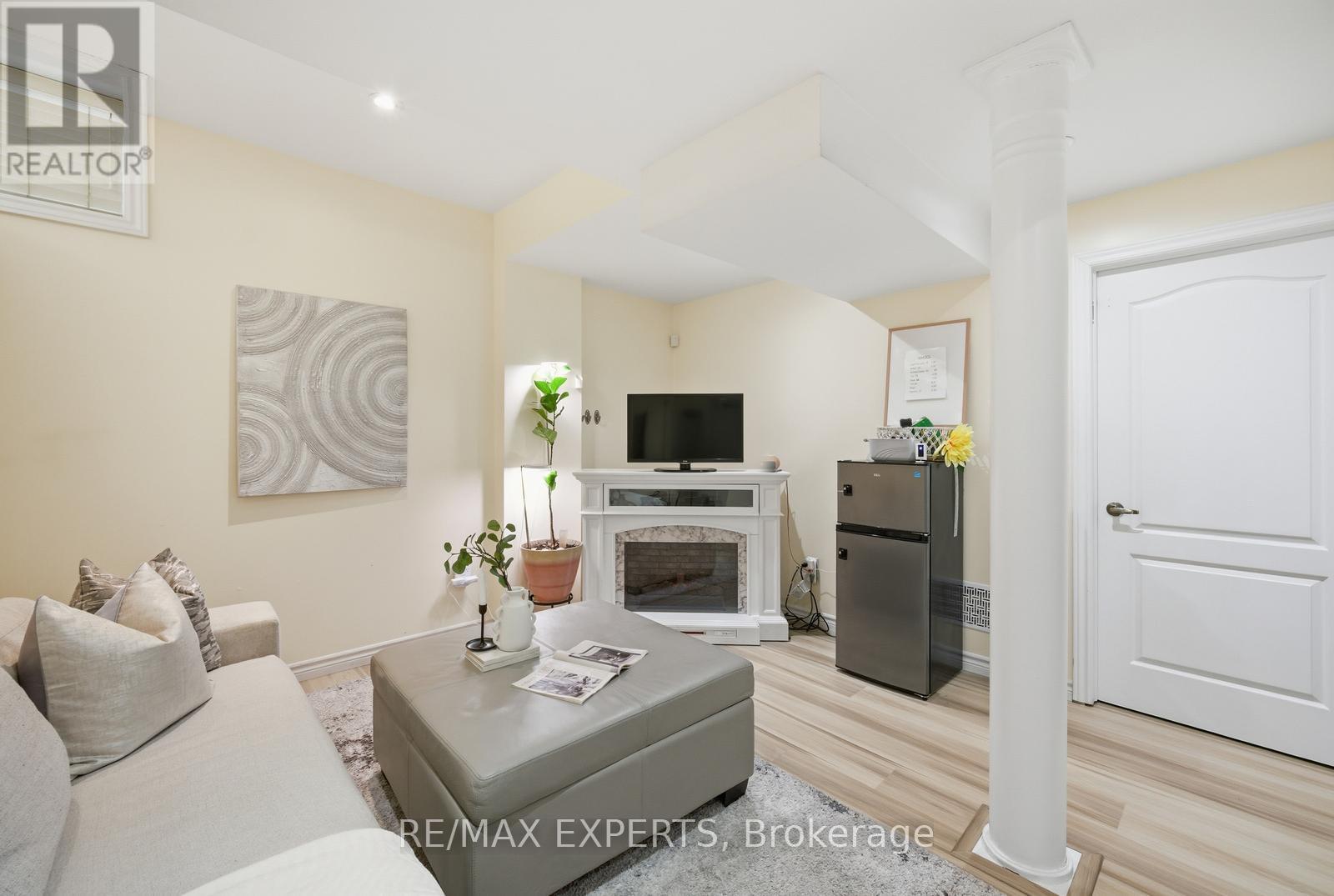 11 COLLIER CRESCENT - 39