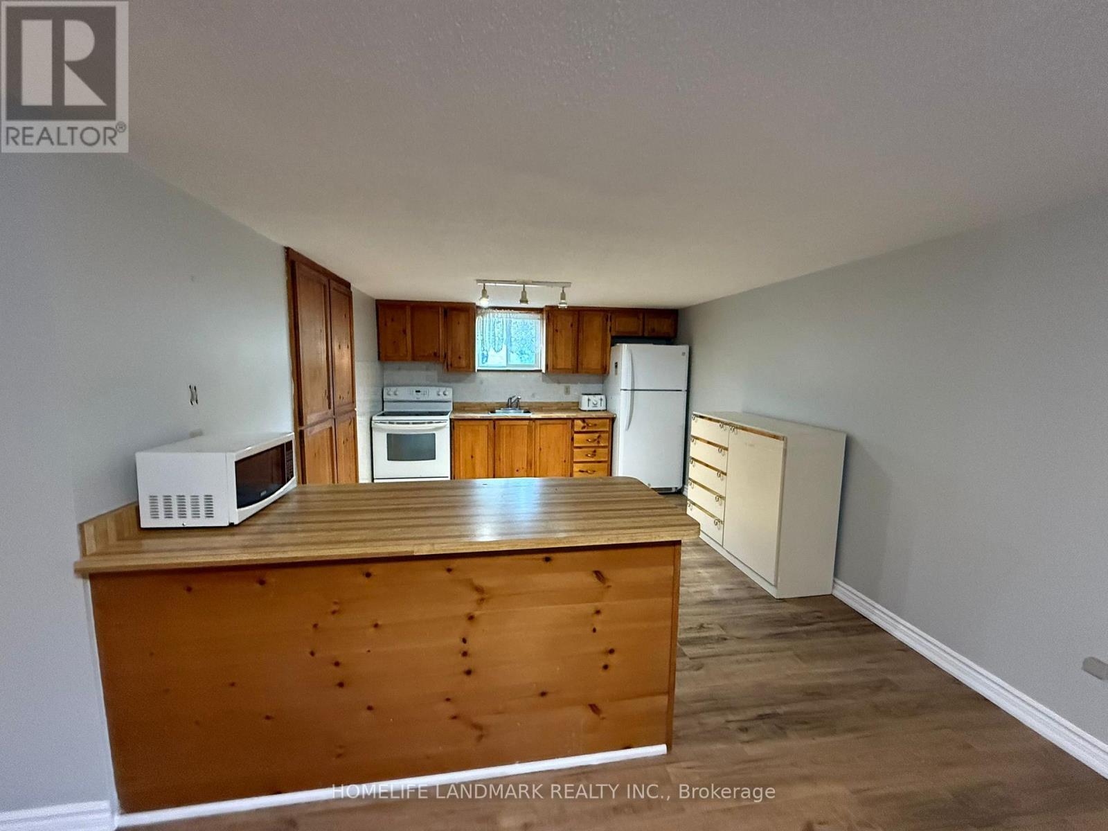 174 COLBORNE STREET W