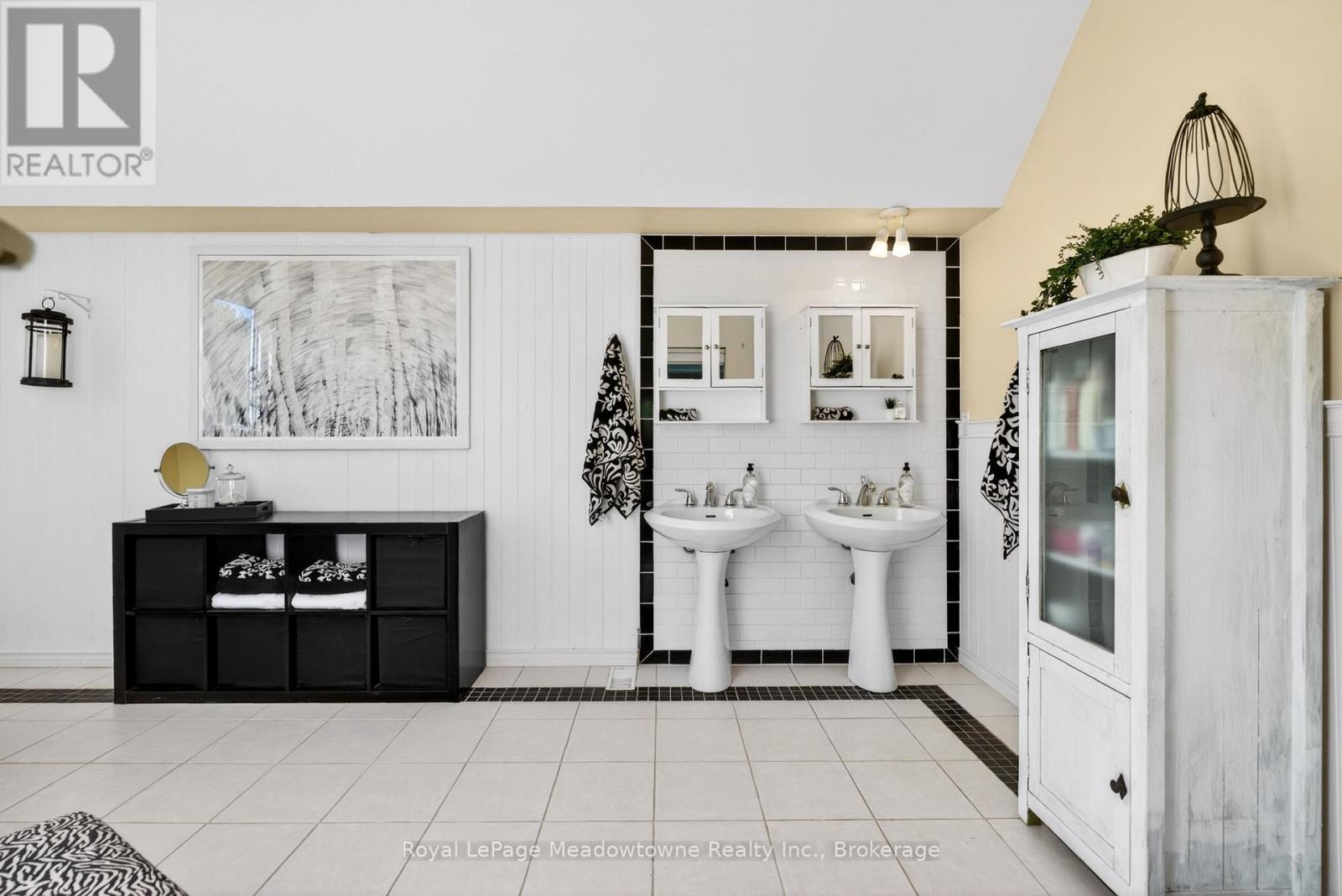 8122 ERAMOSA GARAFRAXA TOWNLINE - 16