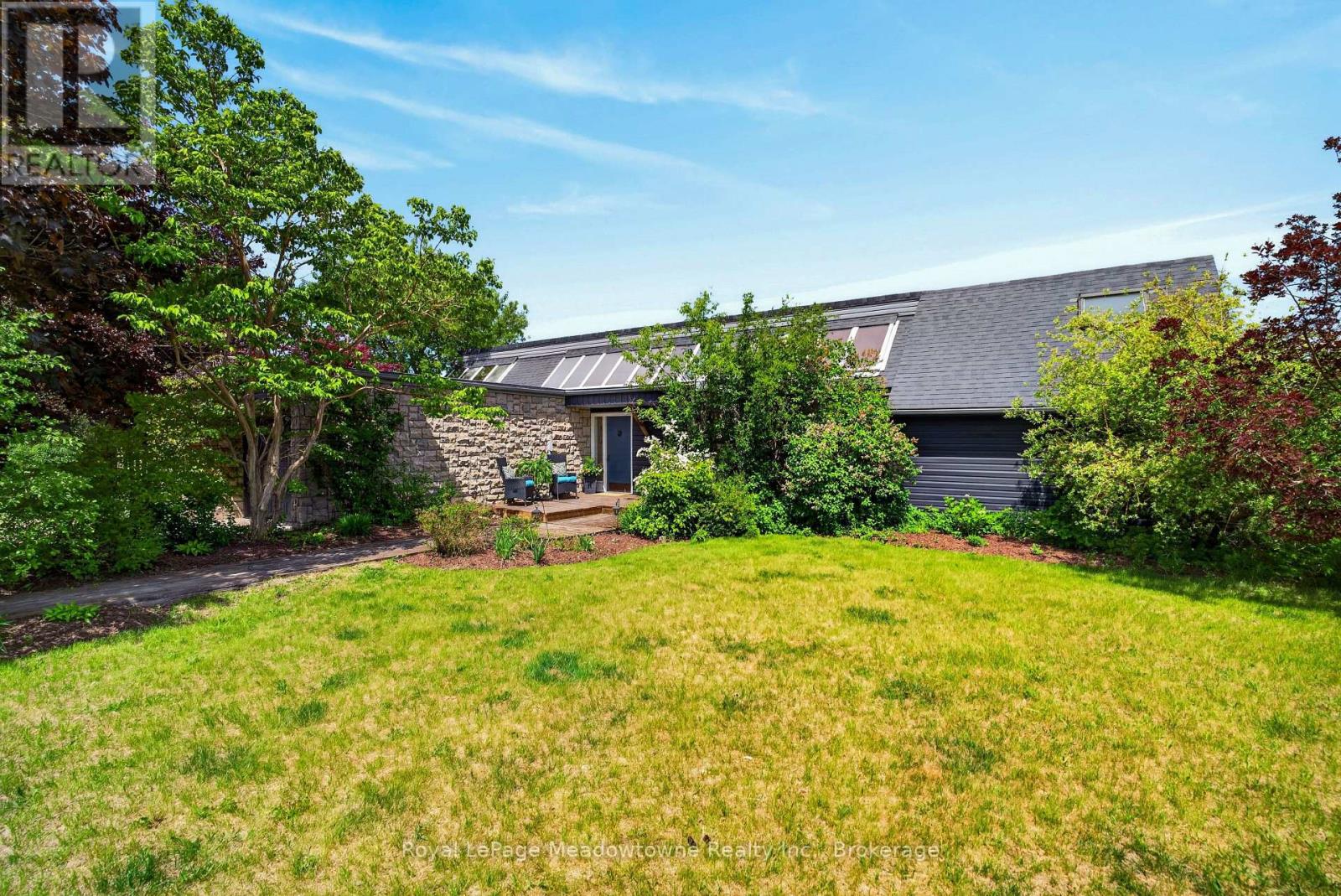 8122 ERAMOSA GARAFRAXA TOWNLINE - 1