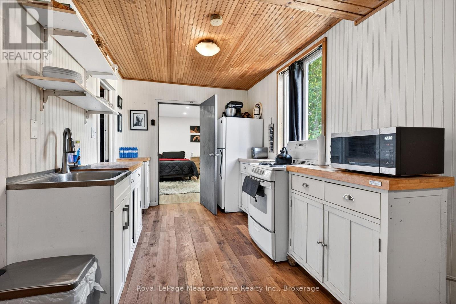 8122 ERAMOSA GARAFRAXA TOWNLINE - 37