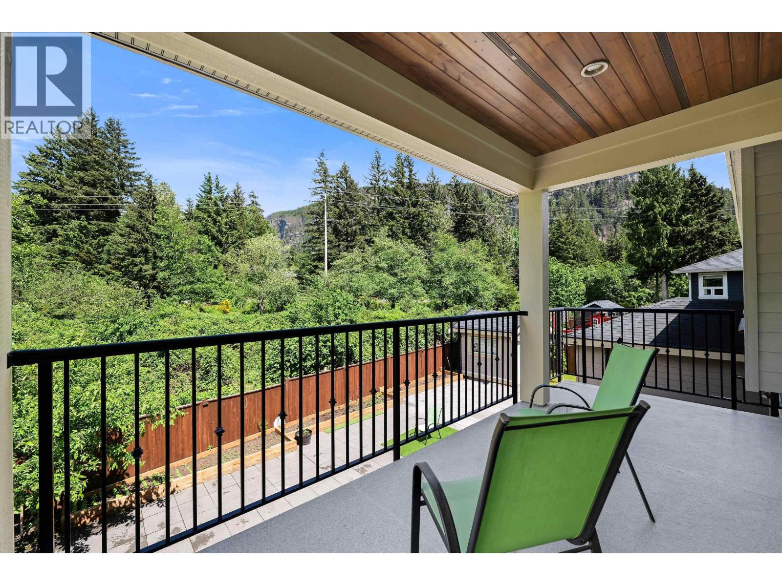 41440 DRYDEN ROAD, Squamish