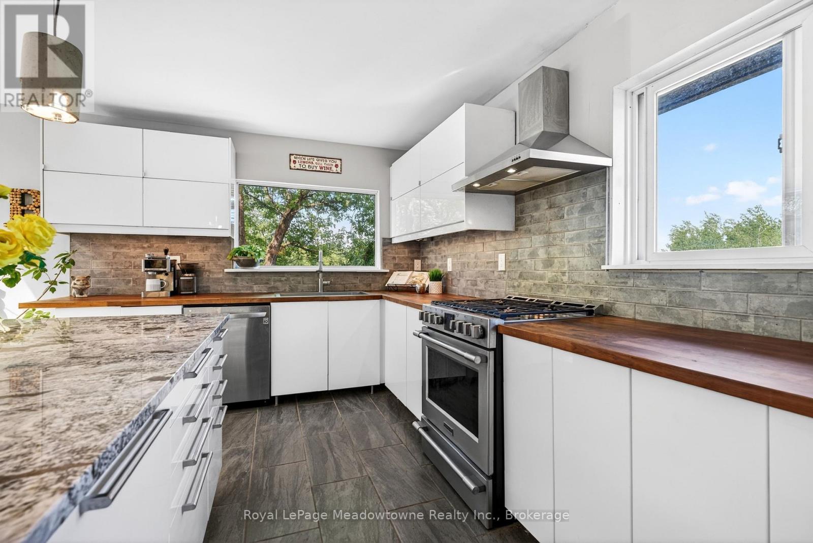 8122 ERAMOSA GARAFRAXA TOWNLINE - 8