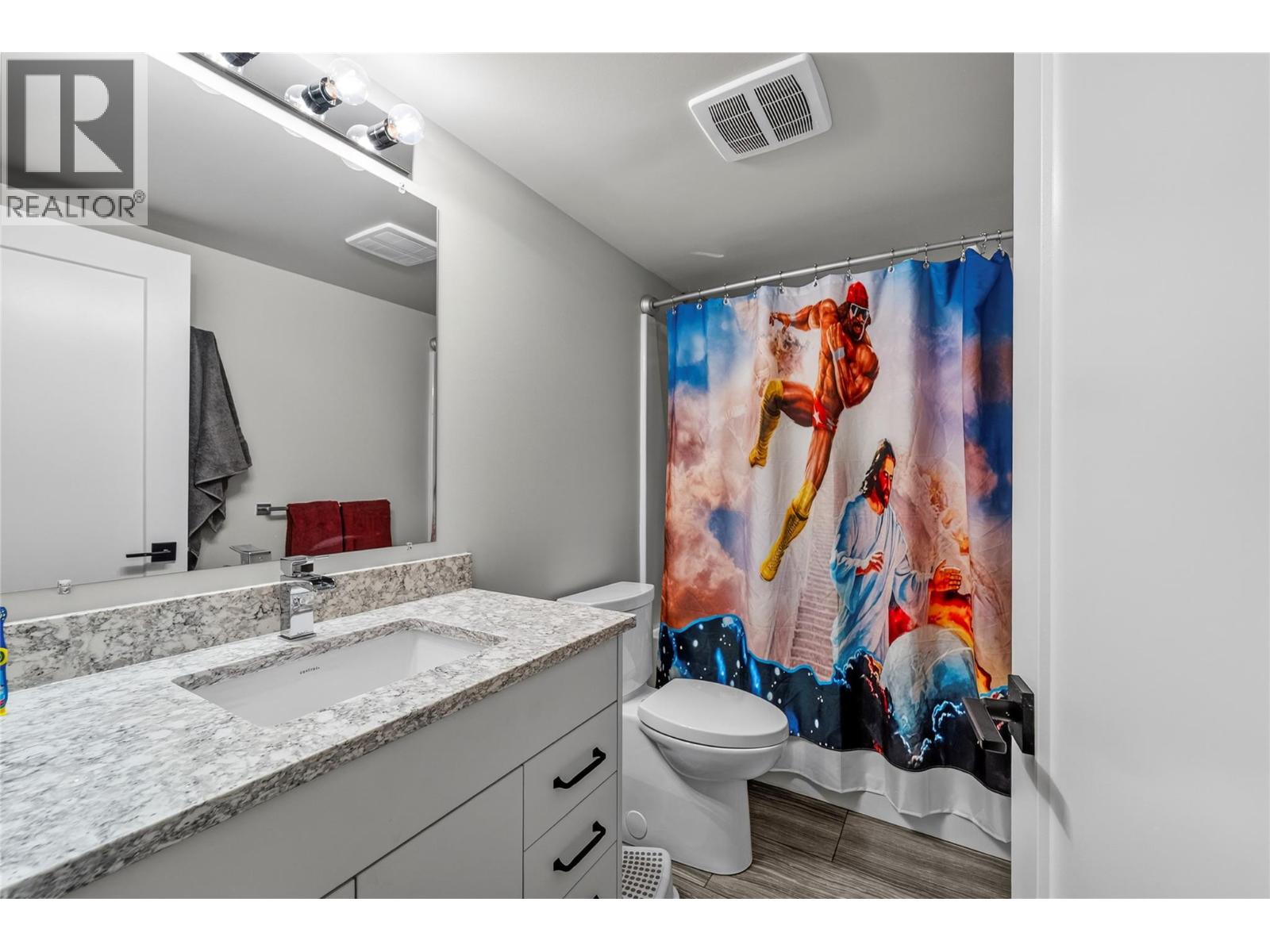 #156 200 GRAND Boulevard - 29