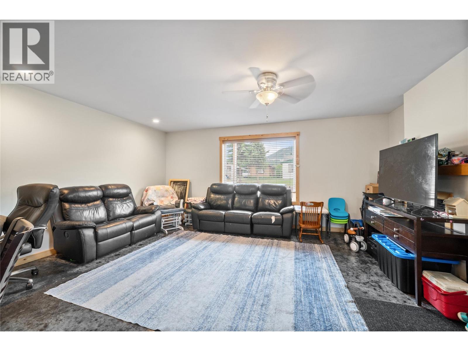 331 Fraser Avenue NW, Salmon Arm