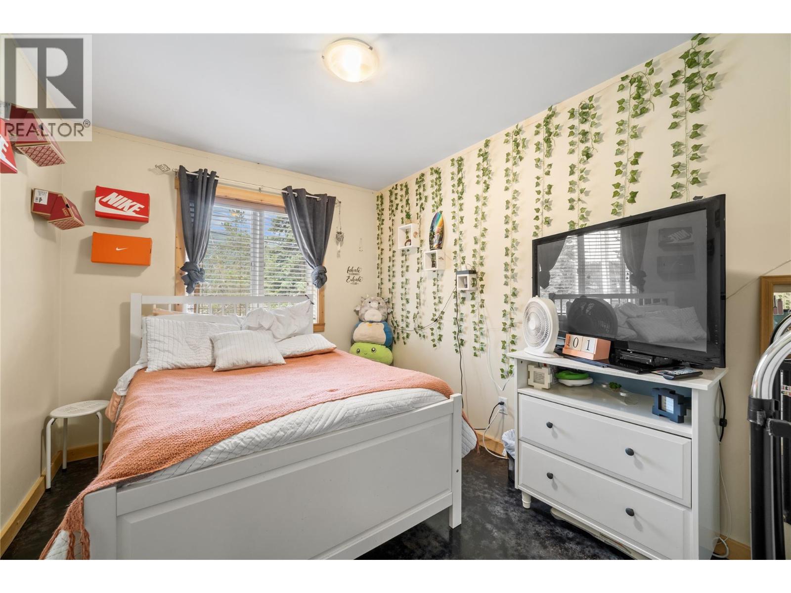 331 Fraser Avenue NW, Salmon Arm
