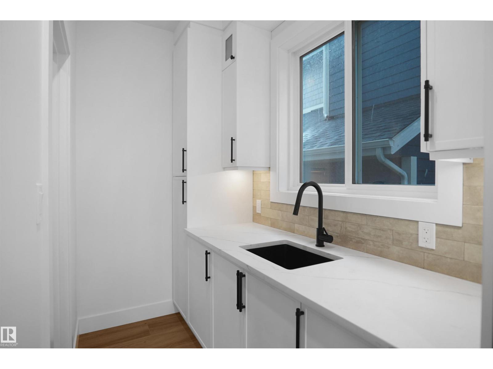 142 EDGEWATER CI - 21