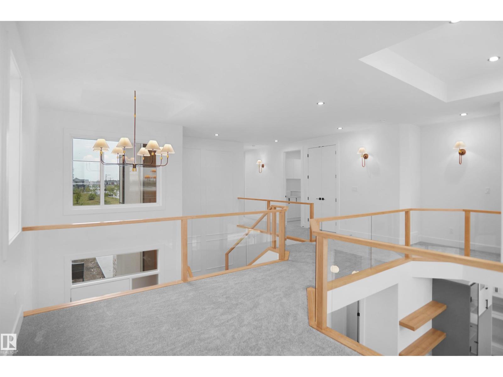 142 EDGEWATER CI - 52