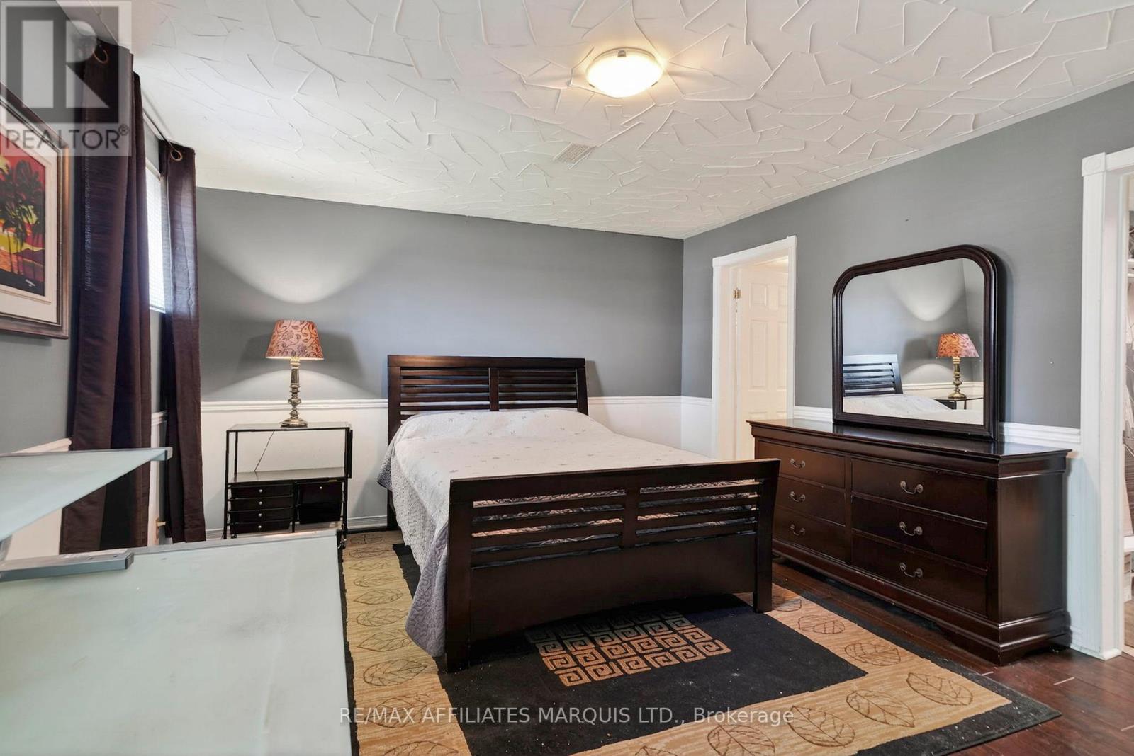 1329 PATRICIA PLACE - 31