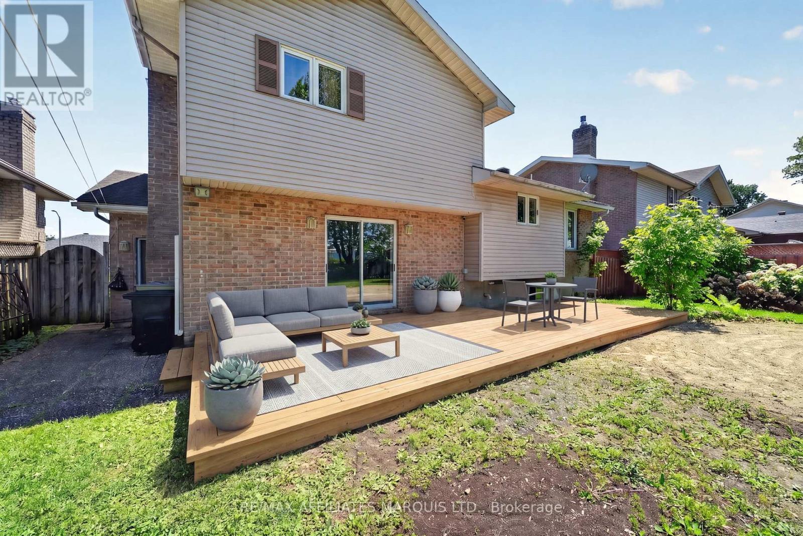 1329 PATRICIA PLACE - 34