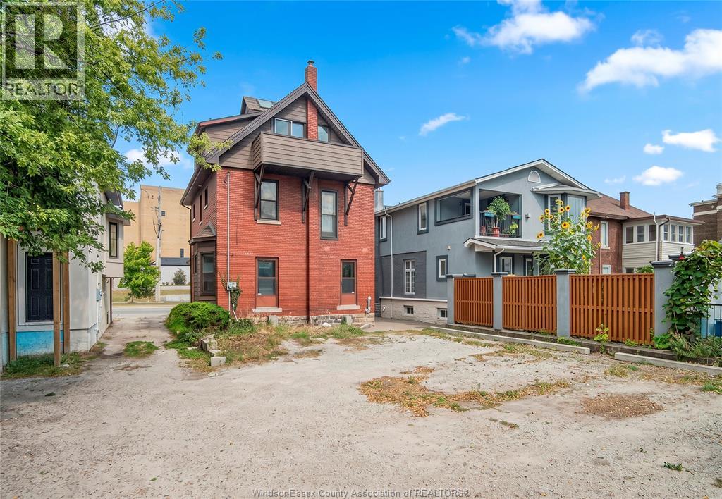 79 GILES BOULEVARD East - 2