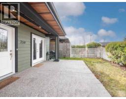 758 Gerussi Lane, Gibsons, BC V0N1V7 Photo 10