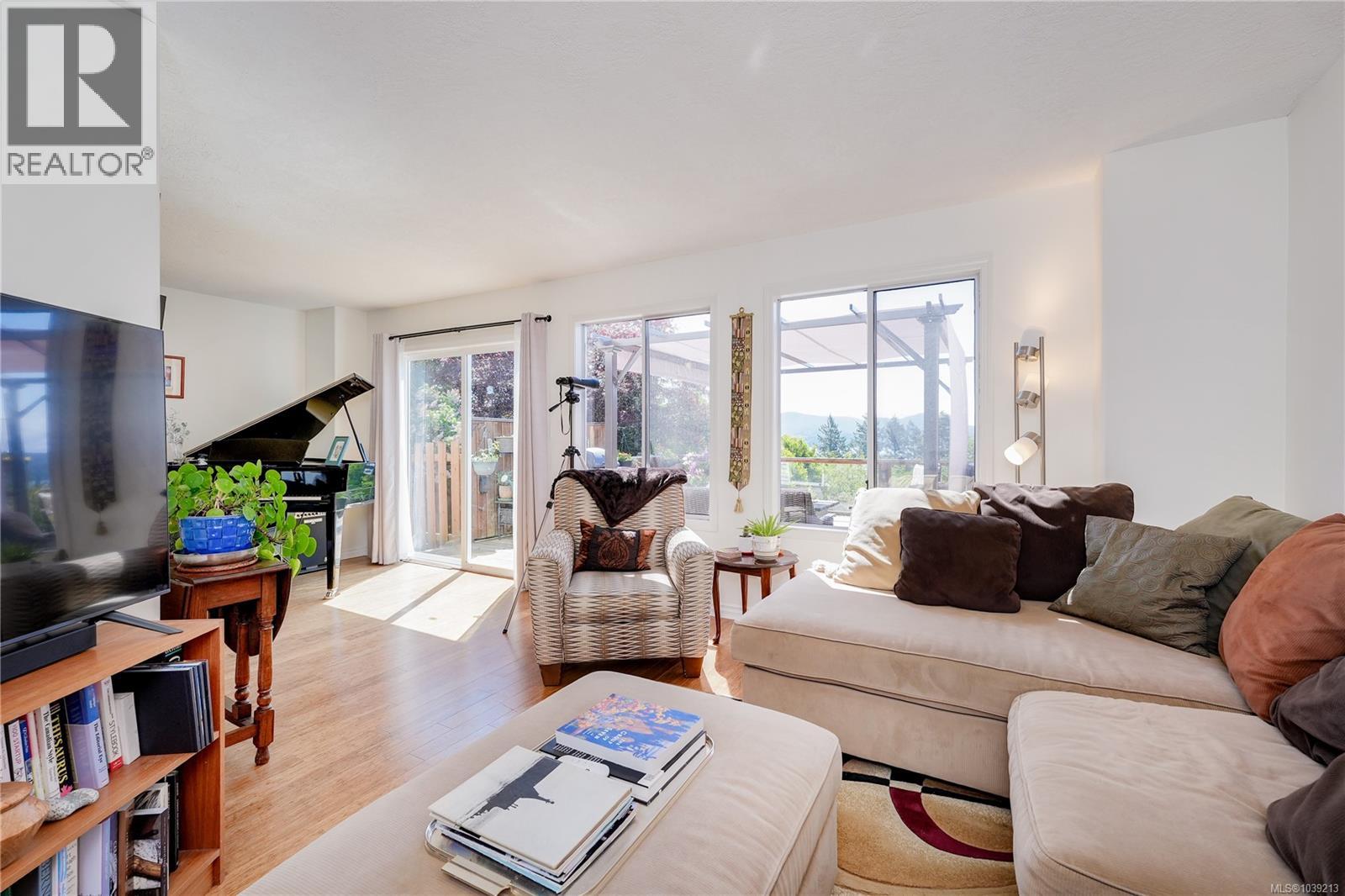 2056 Gladys Pl - 8
