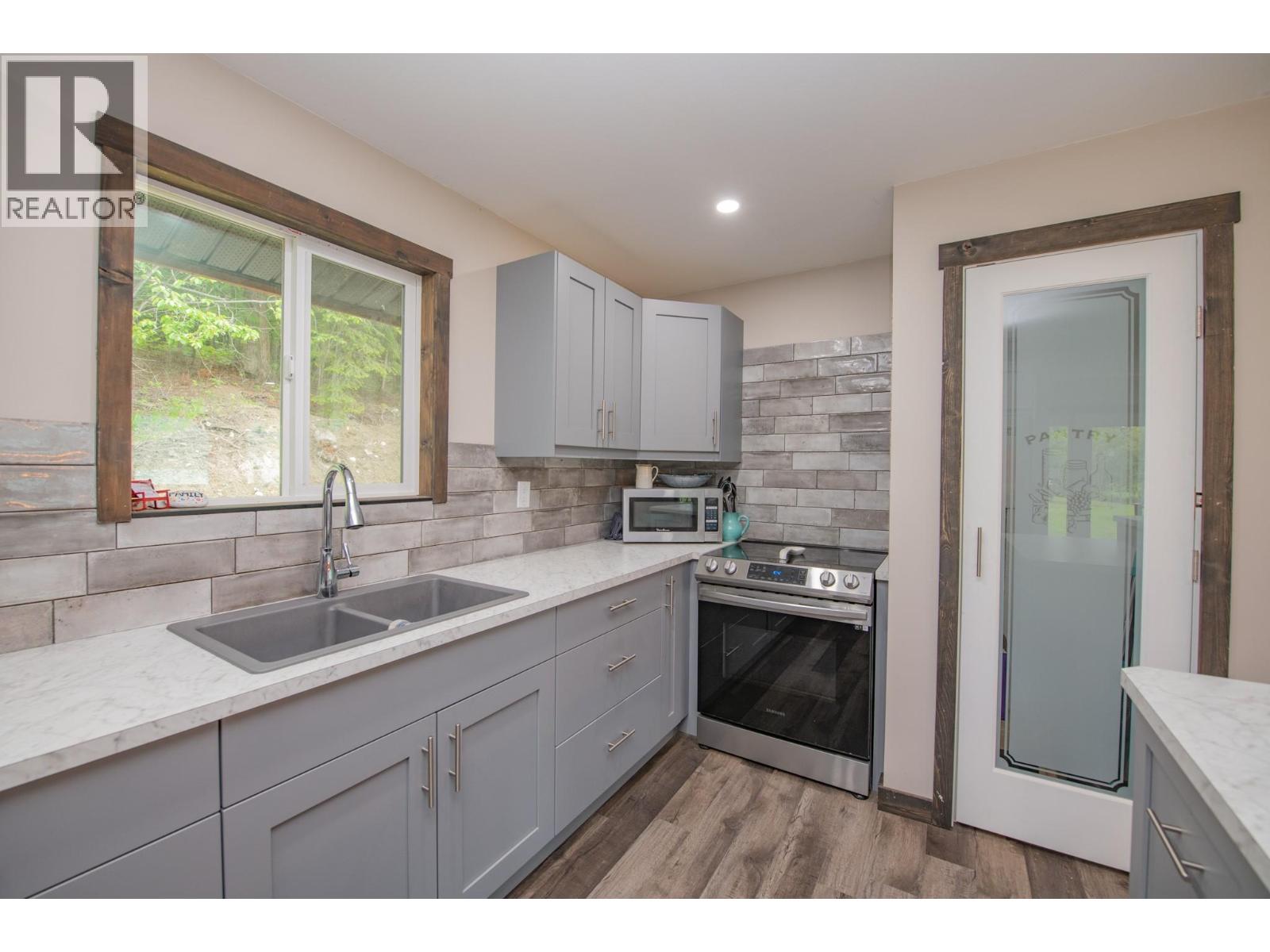 350 LOWER INONOAKLIN NORTH ARM Road, Edgewood