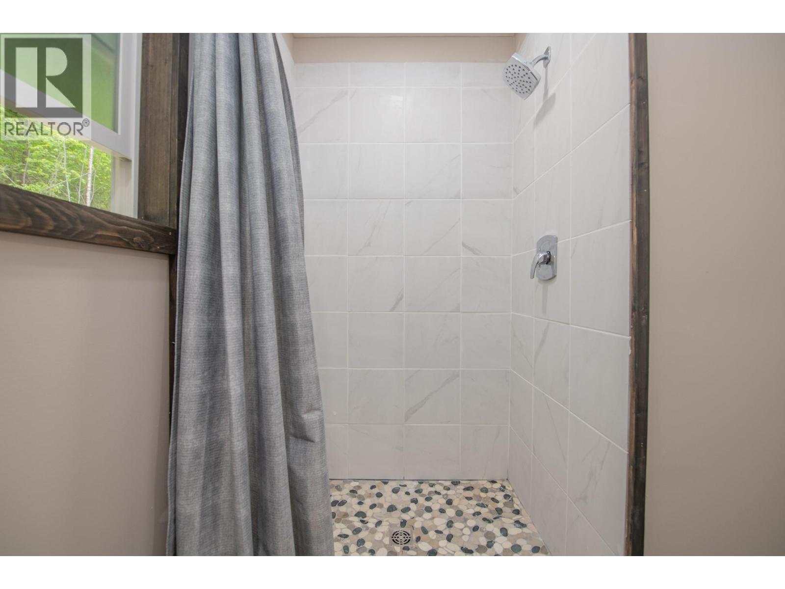 350 LOWER INONOAKLIN NORTH ARM Road, Edgewood