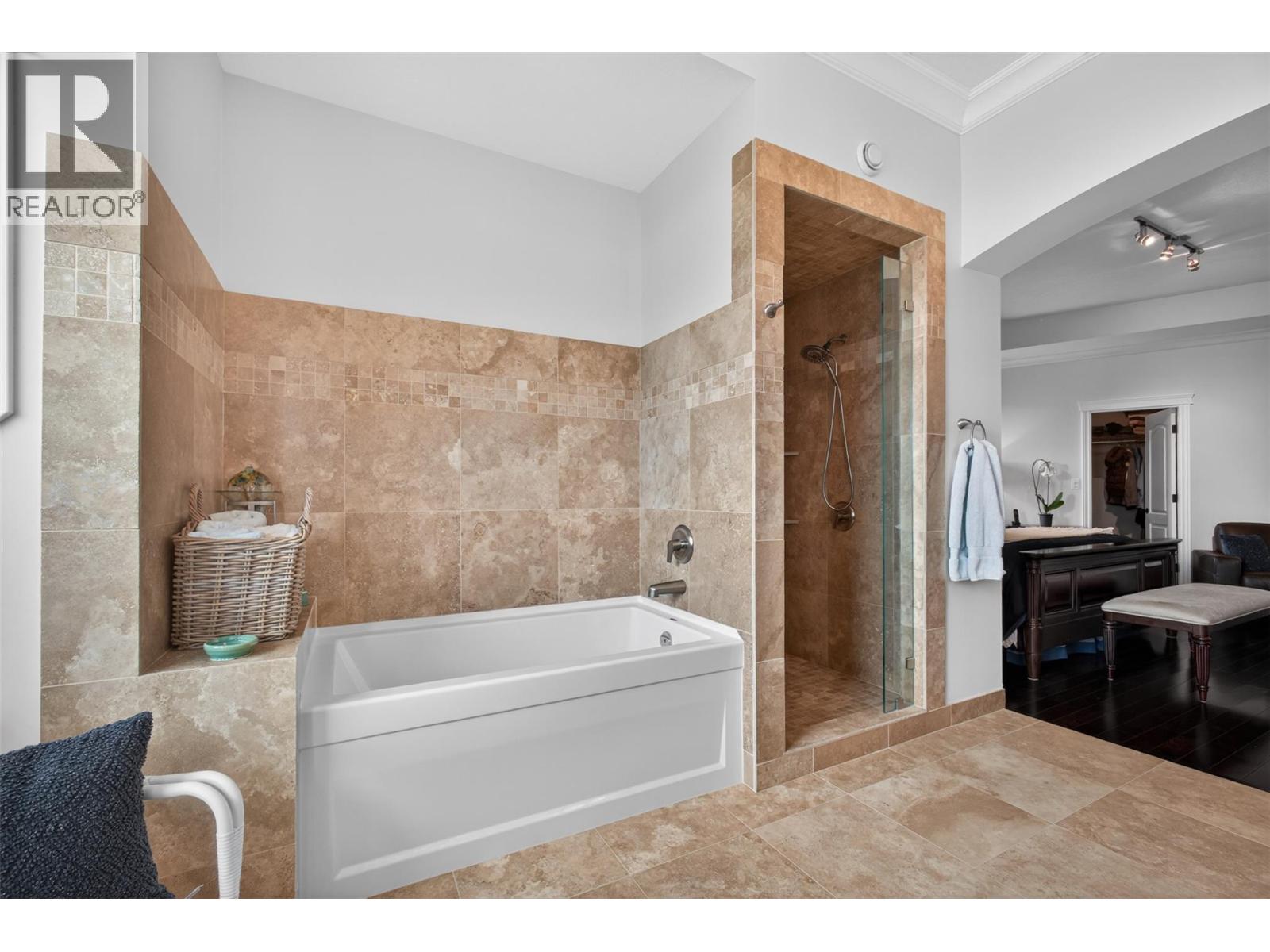 2346 Bridgeview Road - 27