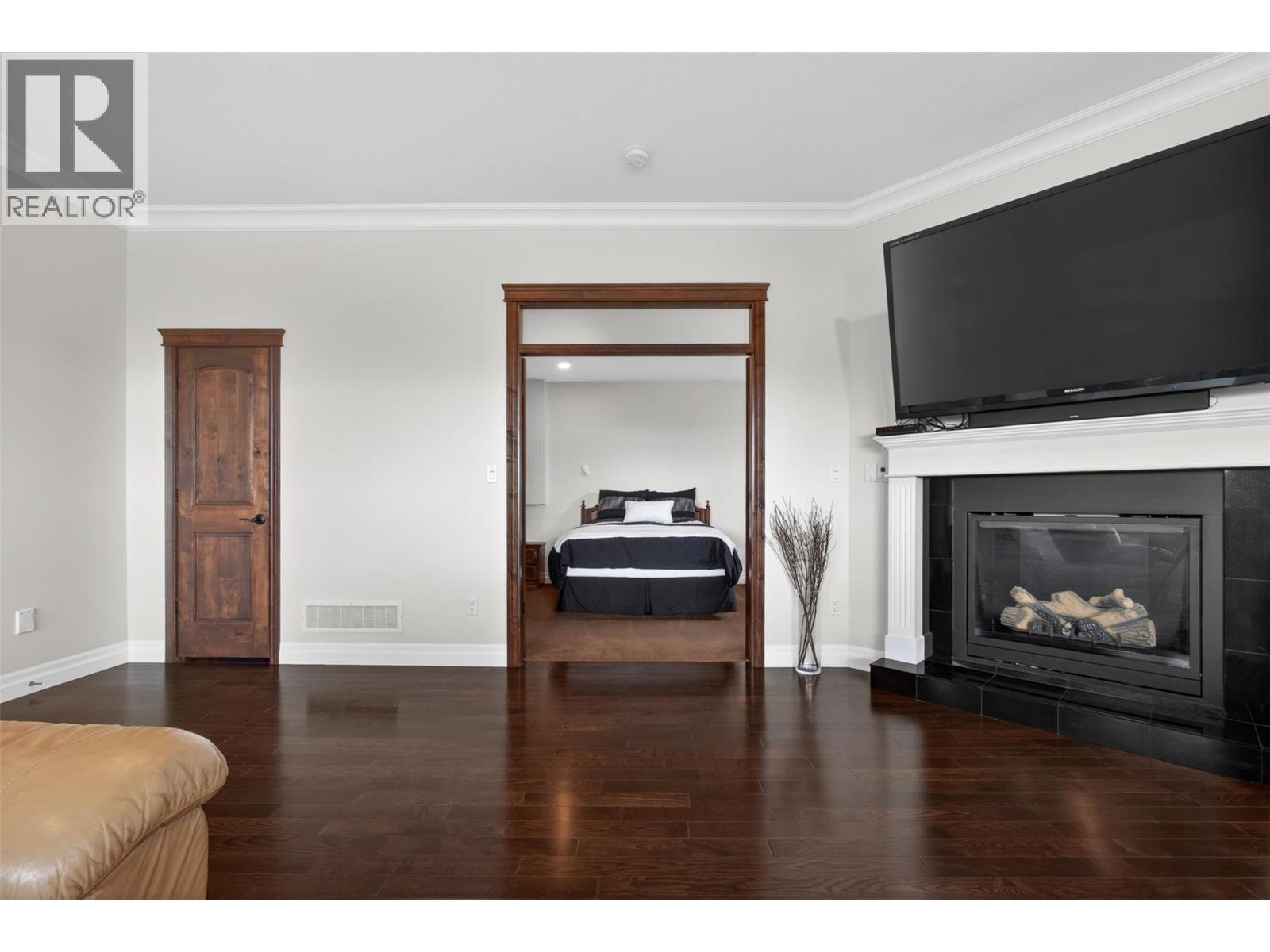 2346 Bridgeview Road - 46