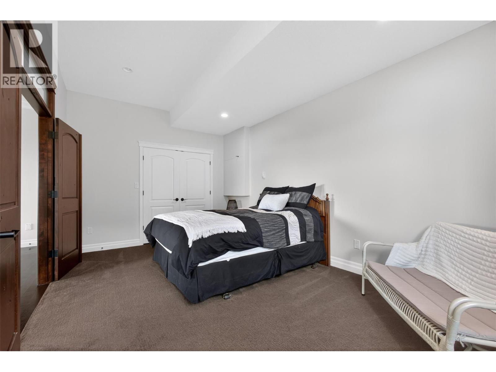 2346 Bridgeview Road - 47