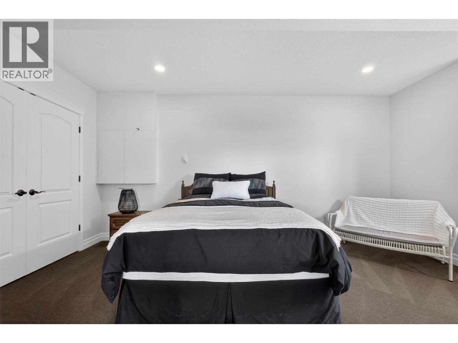 2346 Bridgeview Road - 48