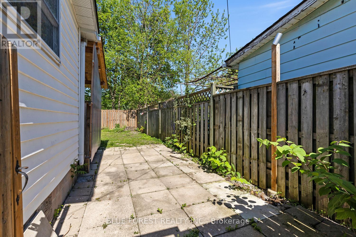 208 MAITLAND STREET - 23