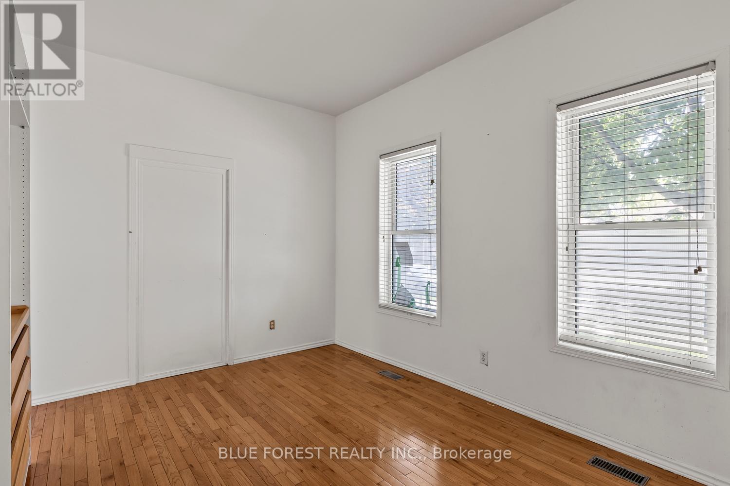 208 MAITLAND STREET - 8