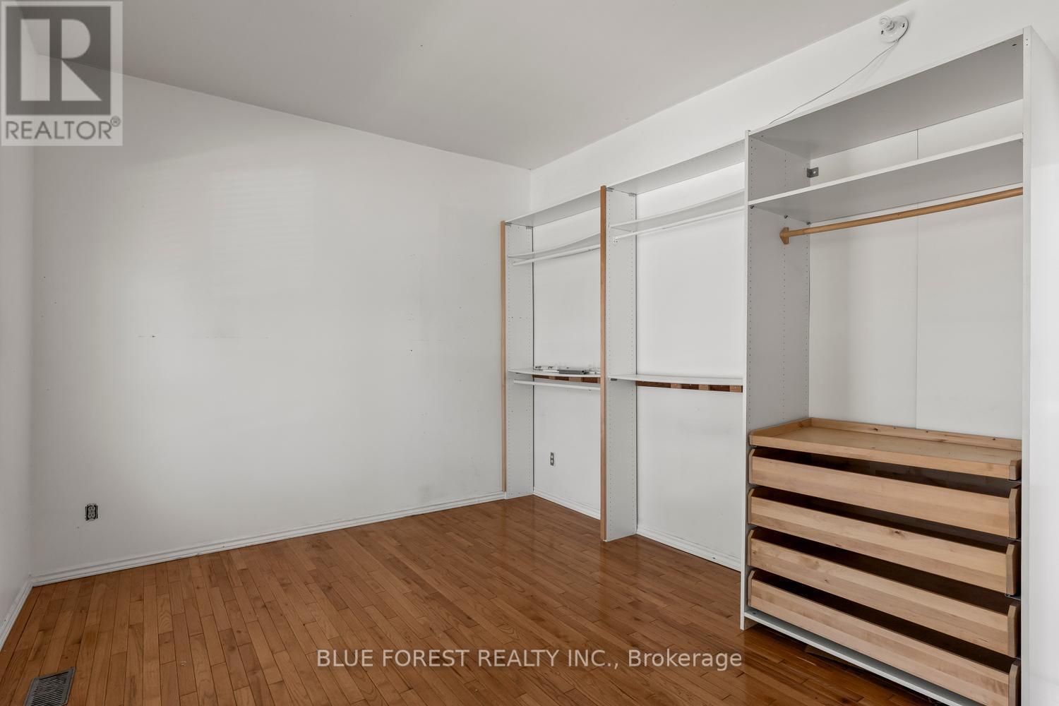 208 MAITLAND STREET - 9