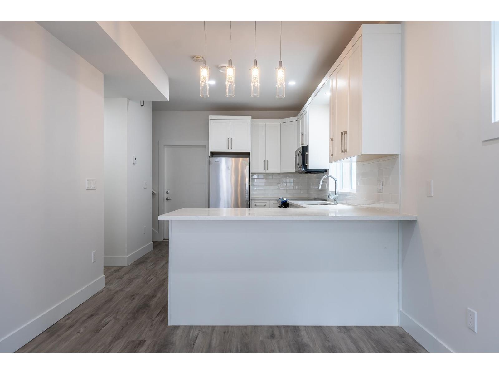 23 750 HOT SPRINGS ROAD, Harrison Hot Springs