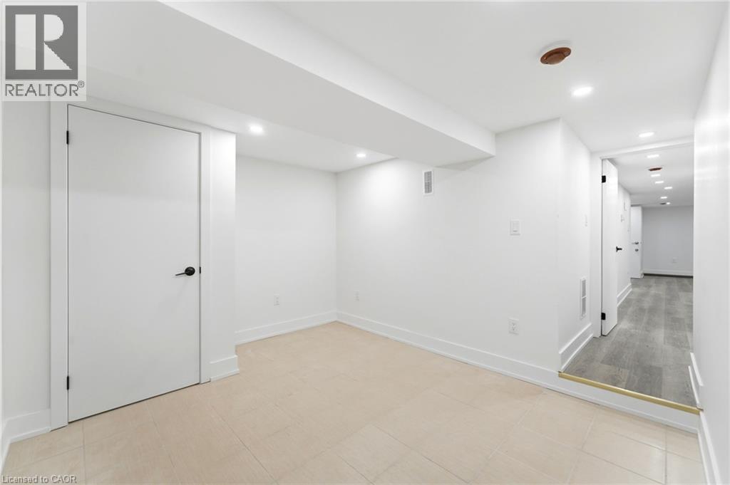 968 MAIN Street E - 36