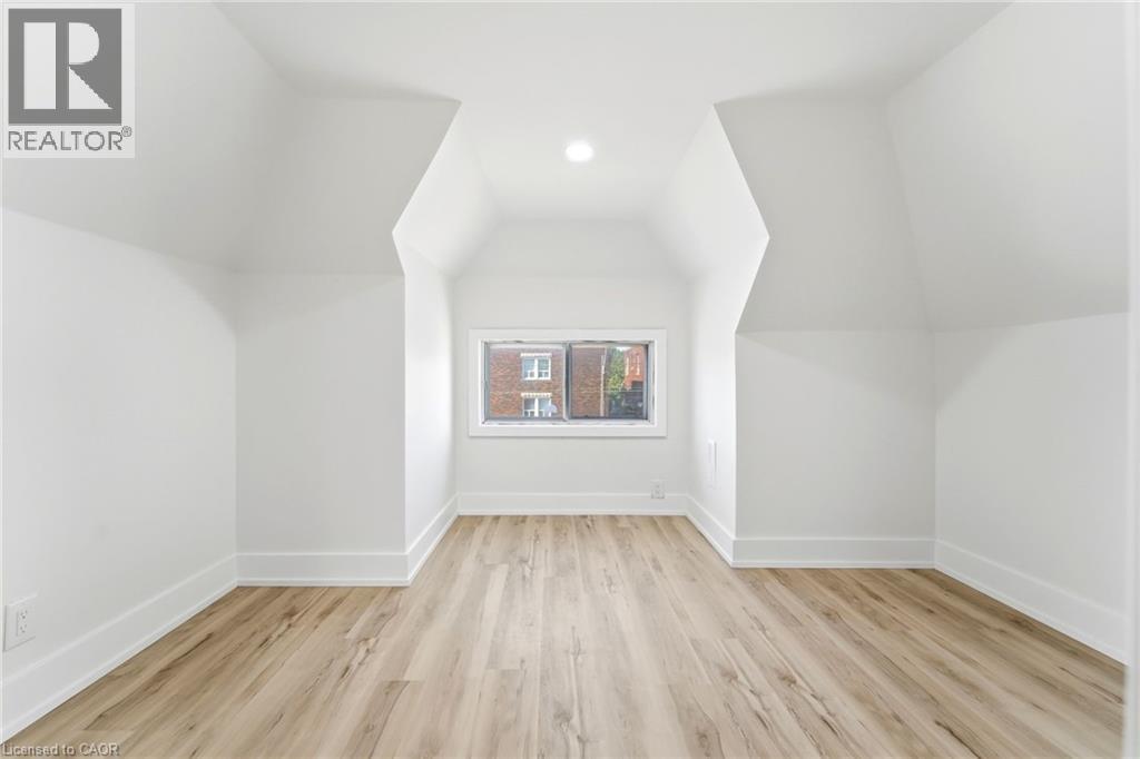 968 MAIN Street E - 27