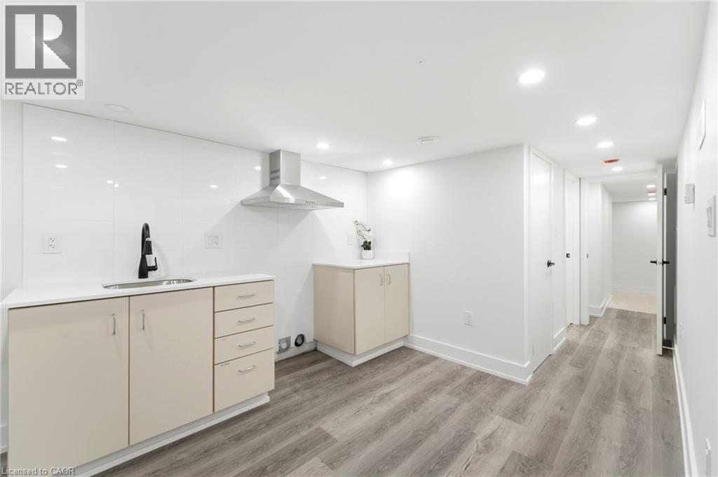 968 MAIN Street E - 33