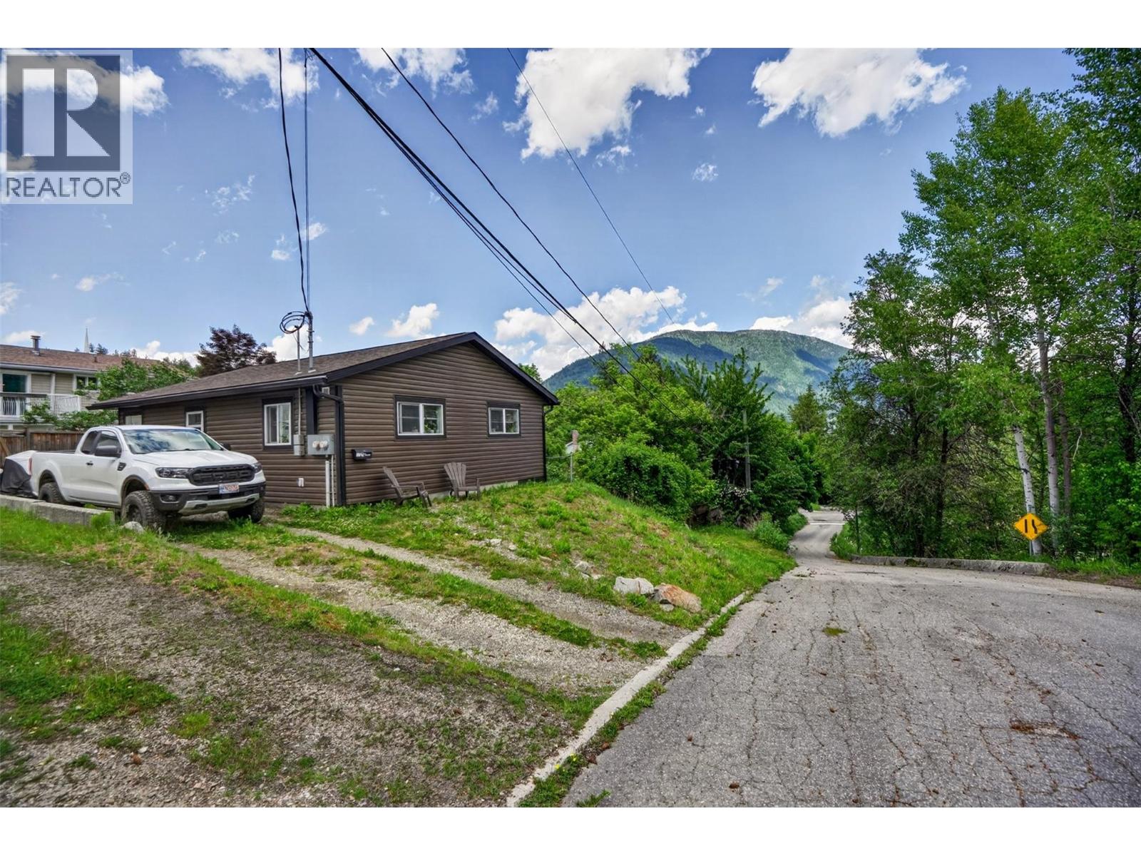 1708 SLOCAN Crescent - 38