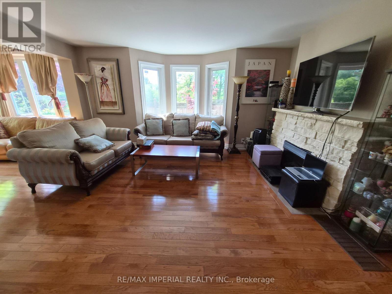 15028 DUFFERIN STREET - 16
