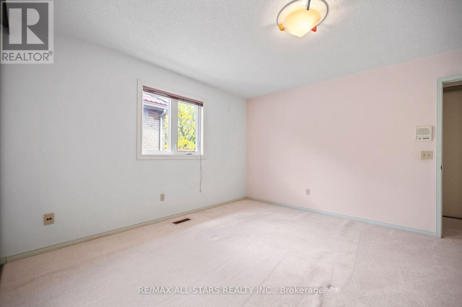 18 LISMER COURT - 37