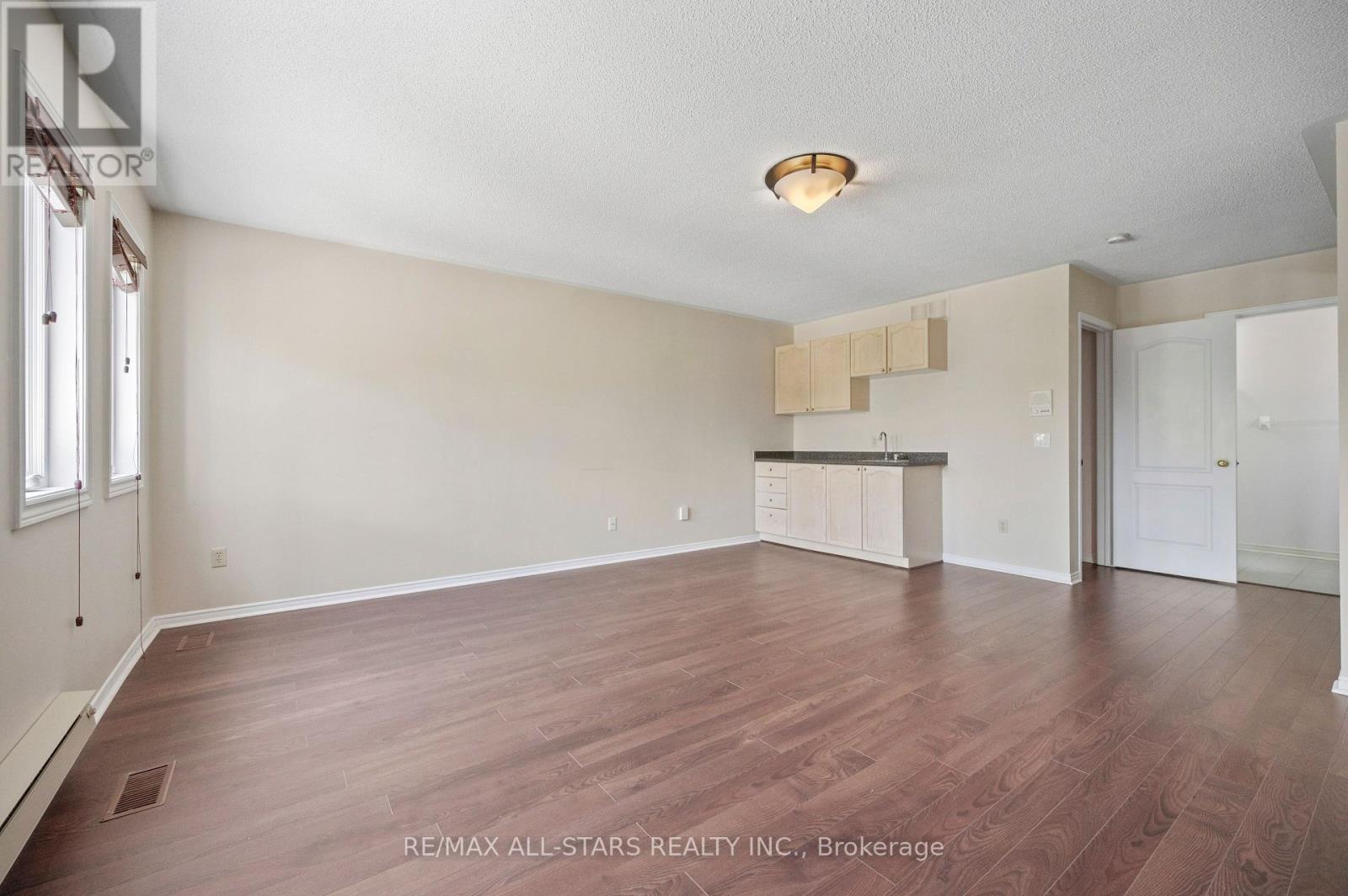 18 LISMER COURT - 41