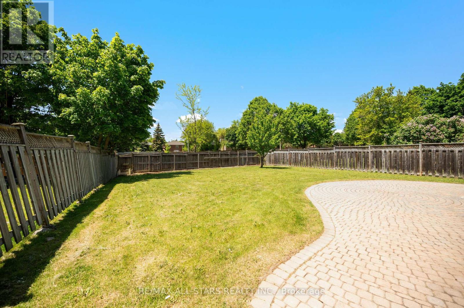 18 LISMER COURT - 46