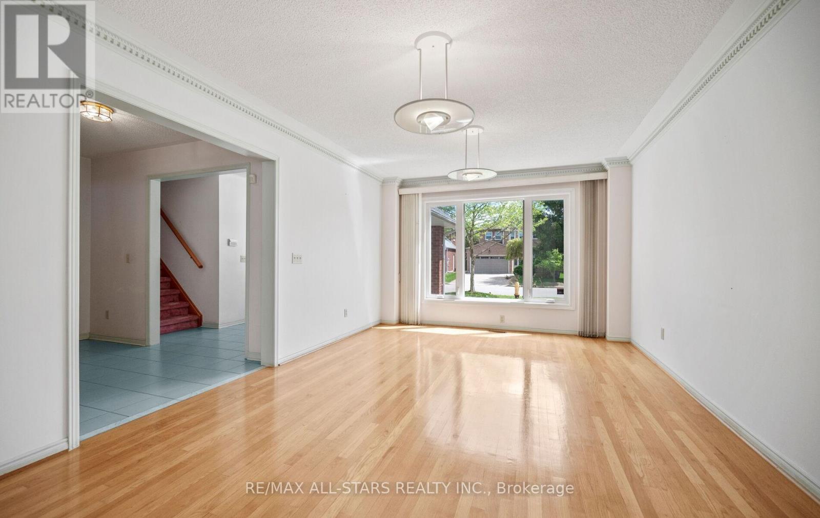 18 LISMER COURT - 8