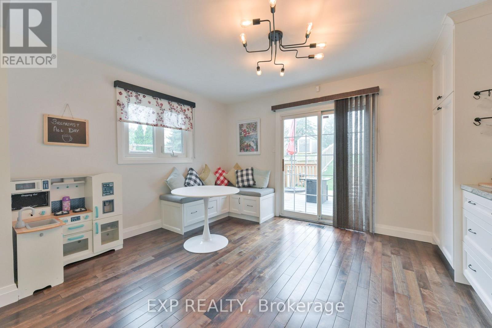 1474 PRINCE JOHN CIRCLE - 15