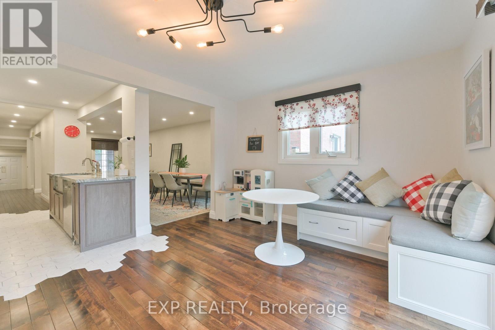 1474 PRINCE JOHN CIRCLE - 16