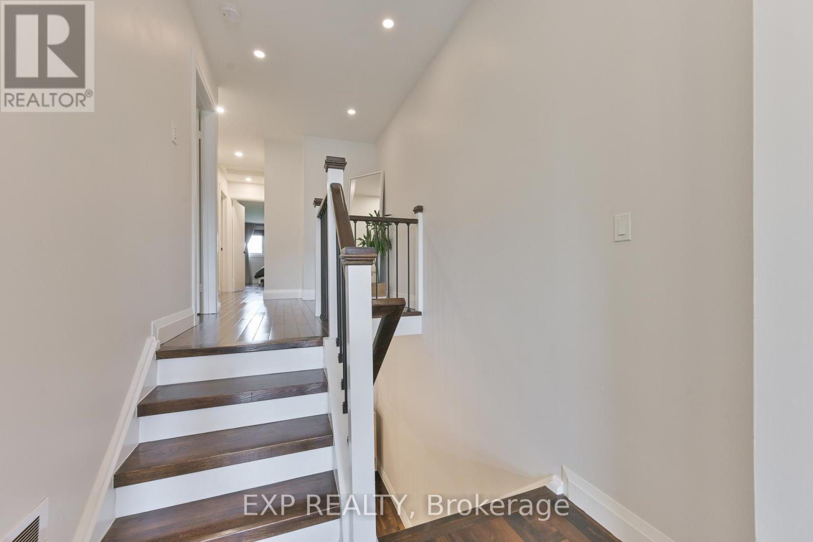 1474 PRINCE JOHN CIRCLE - 22