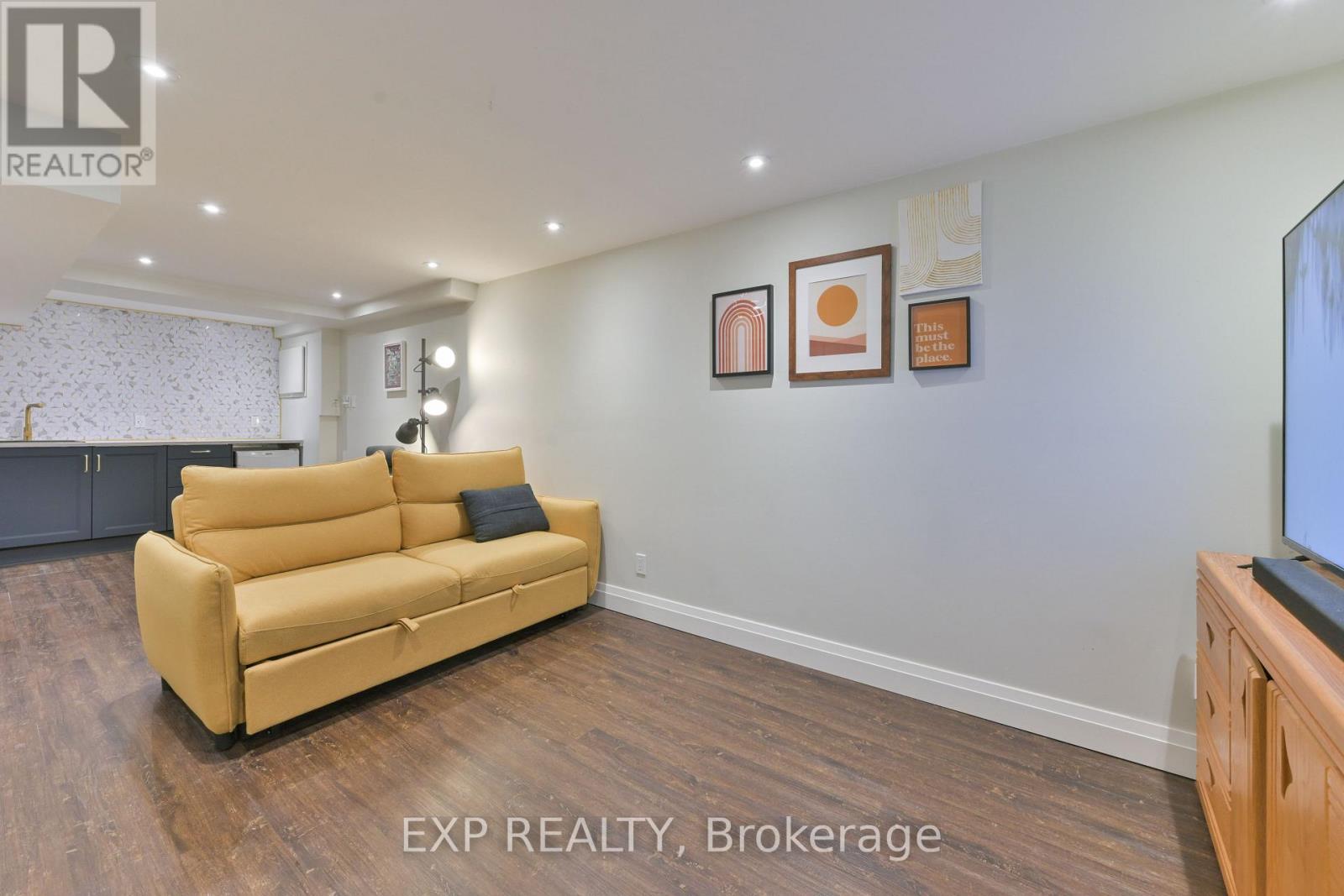 1474 PRINCE JOHN CIRCLE - 32
