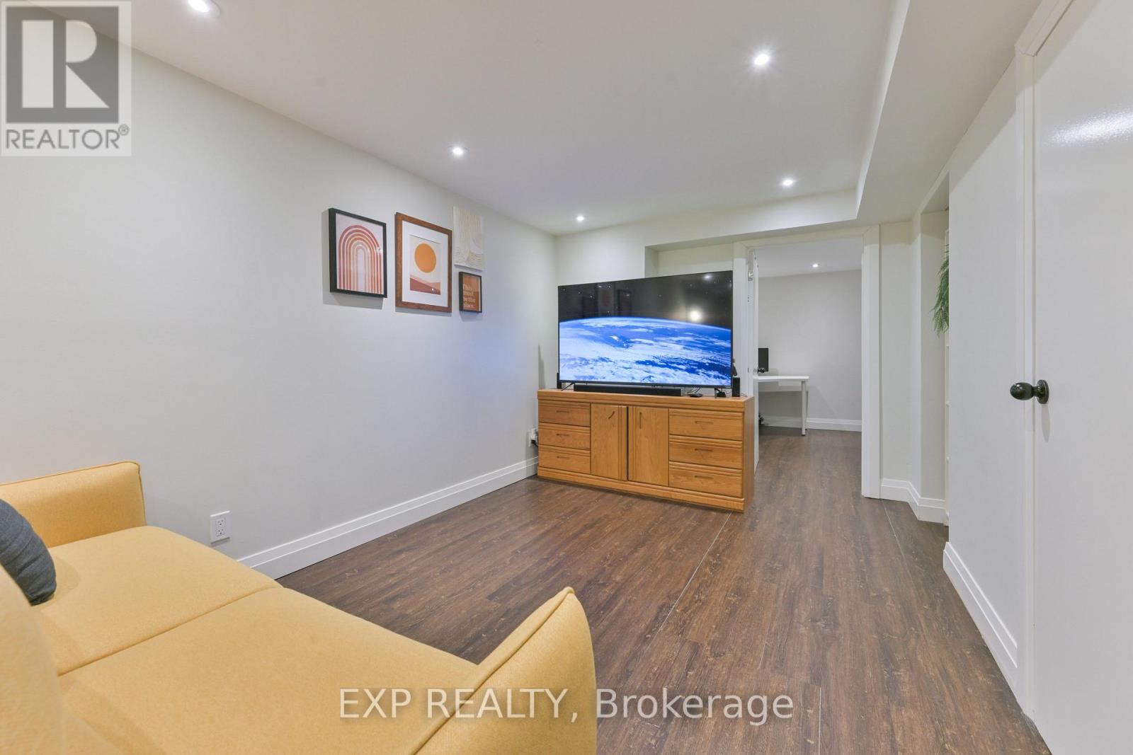 1474 PRINCE JOHN CIRCLE - 33