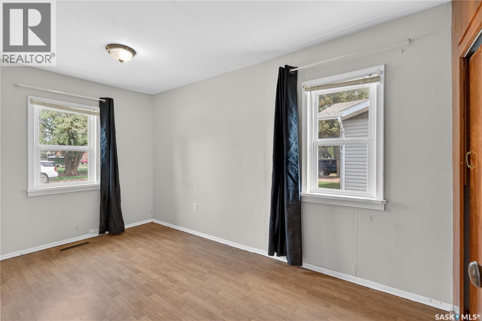 305 Burrows AVENUE W - 11