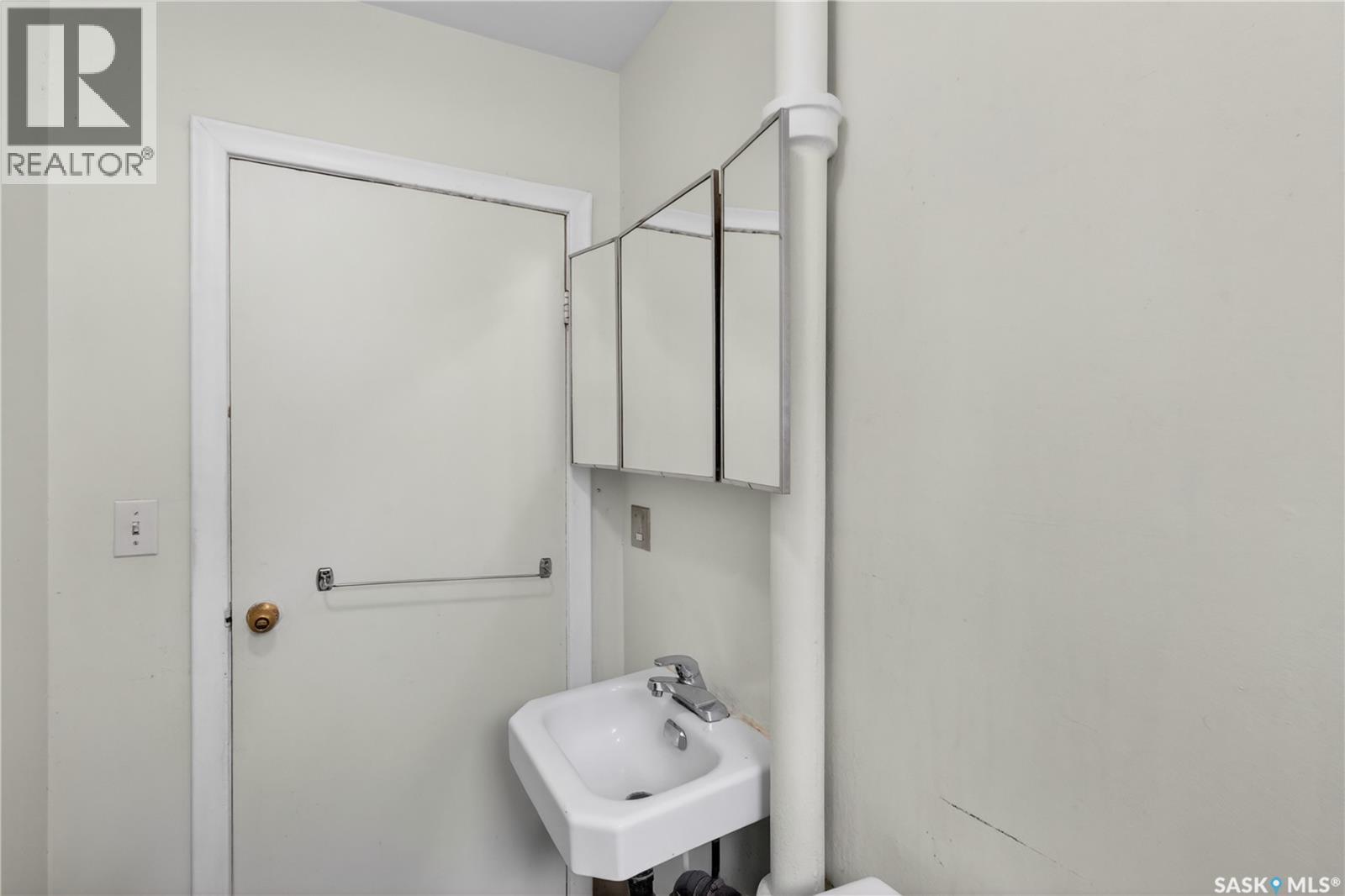 305 Burrows AVENUE W - 13