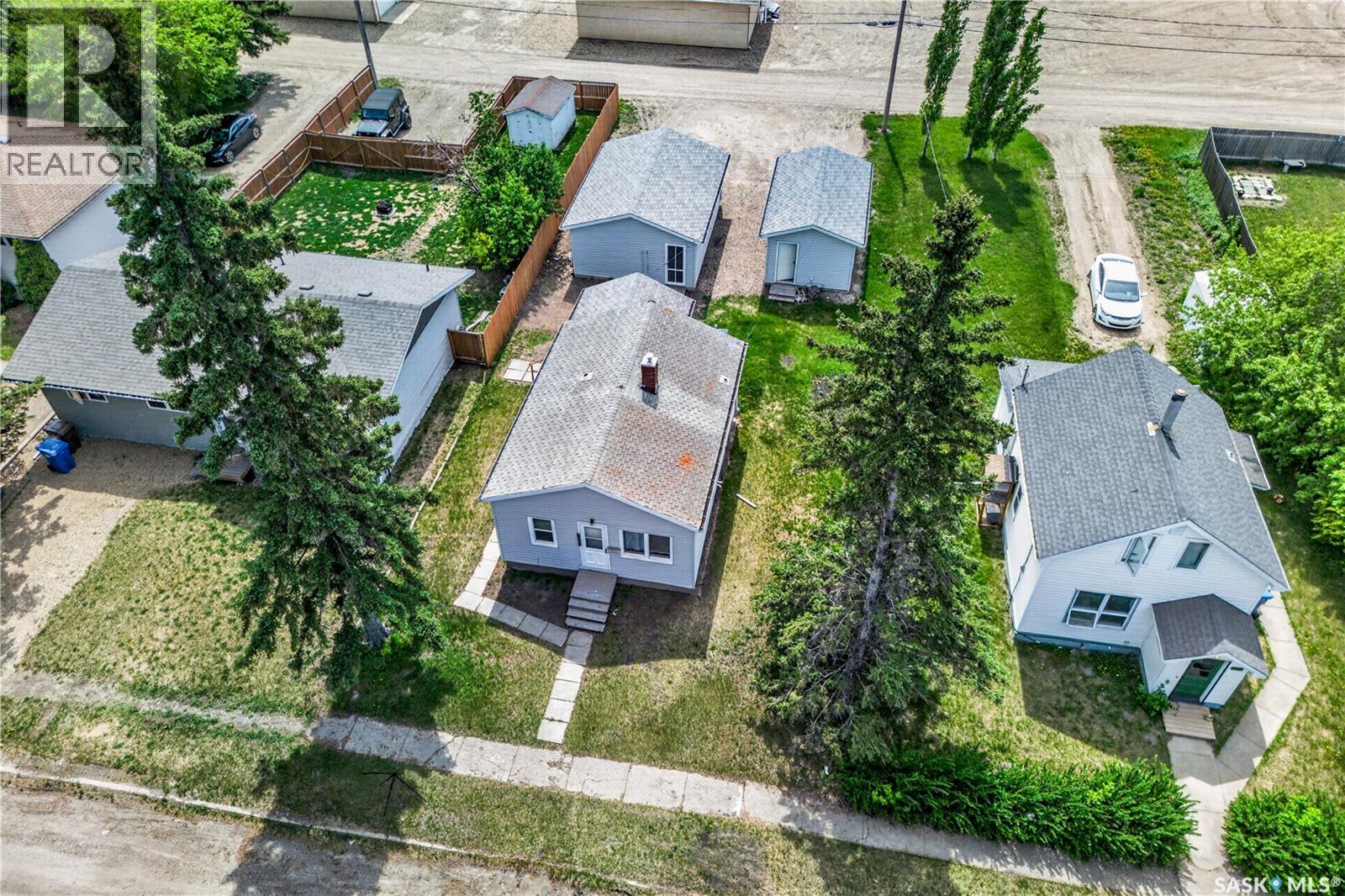 305 Burrows AVENUE W - photo 2