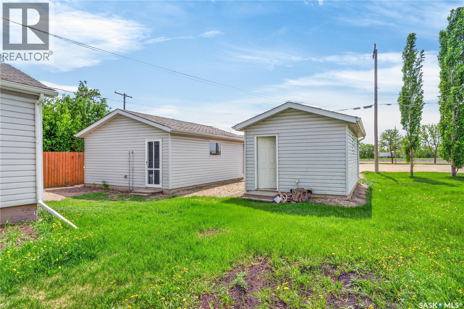 305 Burrows AVENUE W - 5